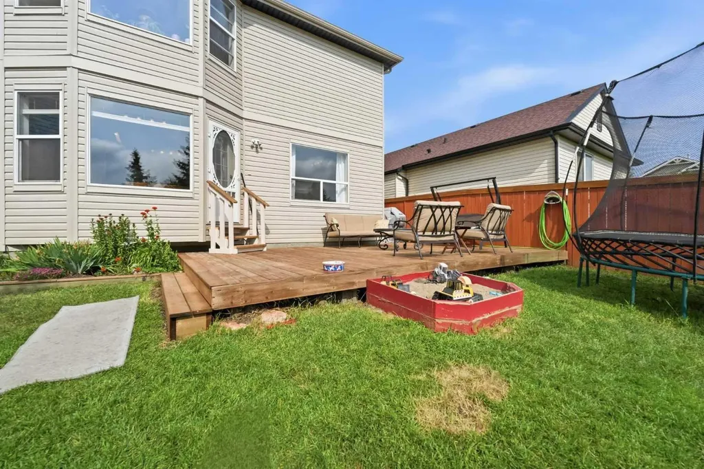 46 Somerside Place SW Calgary AB T2Y 3V3