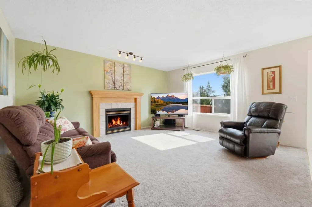 46 Somerside Place SW Calgary AB T2Y 3V3
