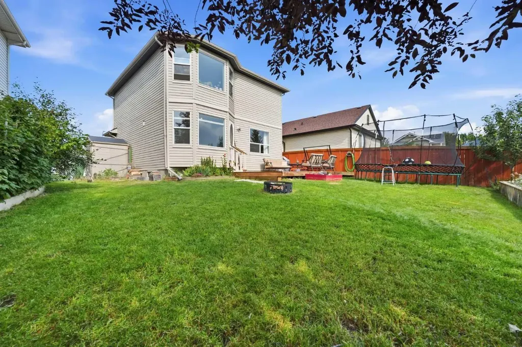 46 Somerside Place SW Calgary AB T2Y 3V3