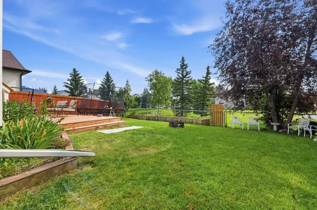 46 Somerside Place SW Calgary AB T2Y 3V3