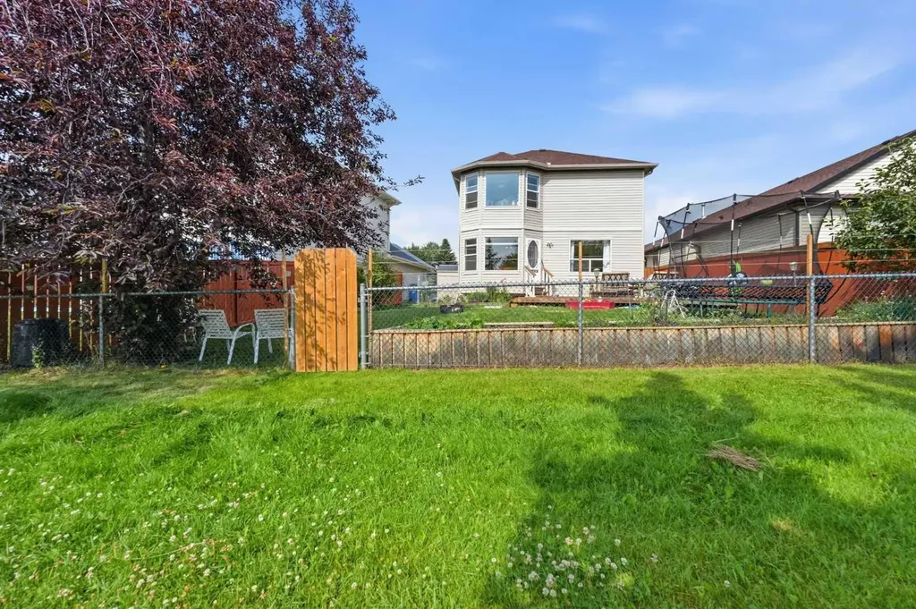 46 Somerside Place SW Calgary AB T2Y 3V3