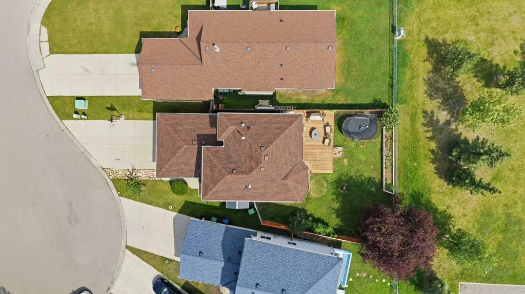 46 Somerside Place SW Calgary AB T2Y 3V3