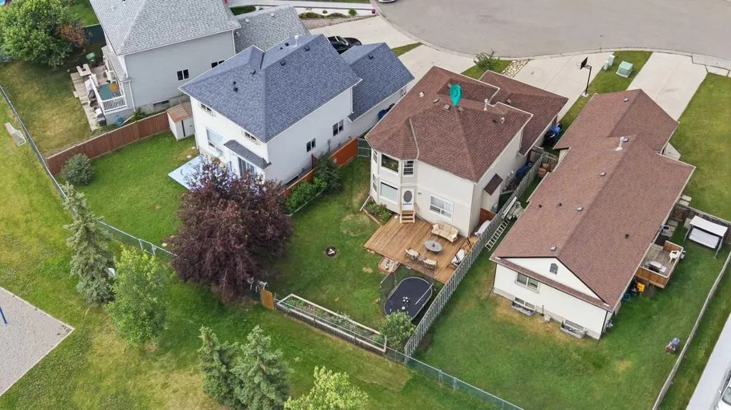 46 Somerside Place SW Calgary AB T2Y 3V3