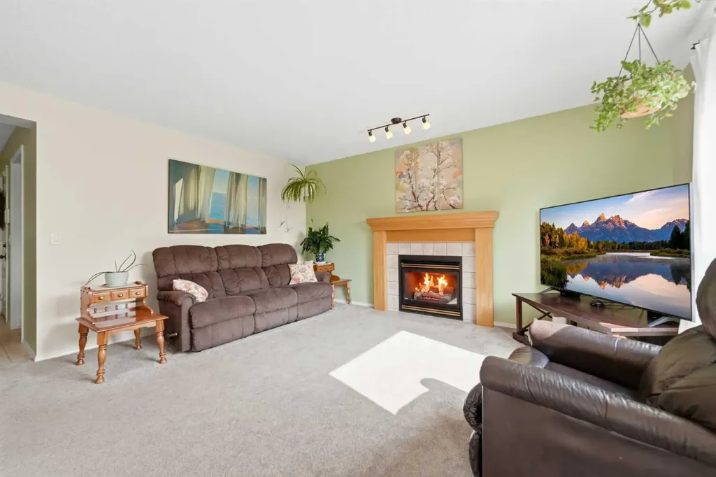 46 Somerside Place SW Calgary AB T2Y 3V3