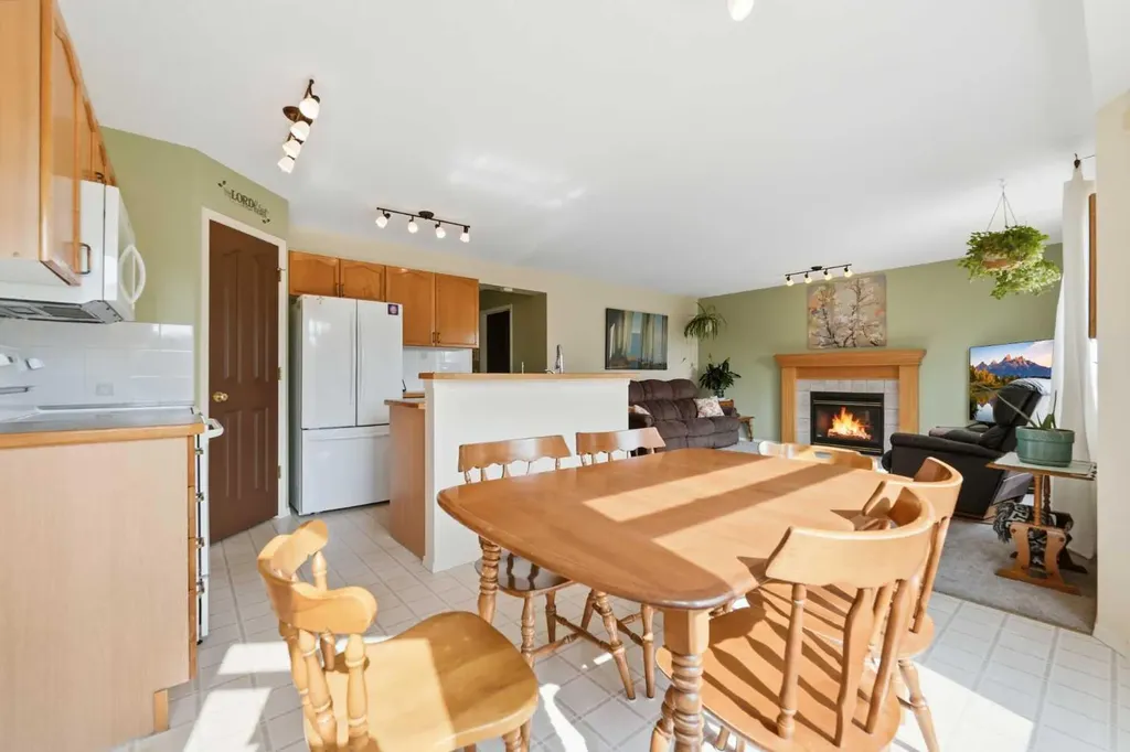 46 Somerside Place SW Calgary AB T2Y 3V3