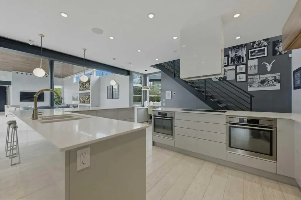 305 Jarvis Glen Court Jarvis Bay AB T4S 1R8