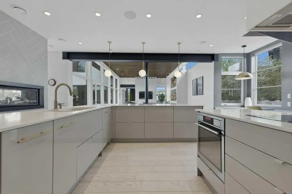 305 Jarvis Glen Court Jarvis Bay AB T4S 1R8