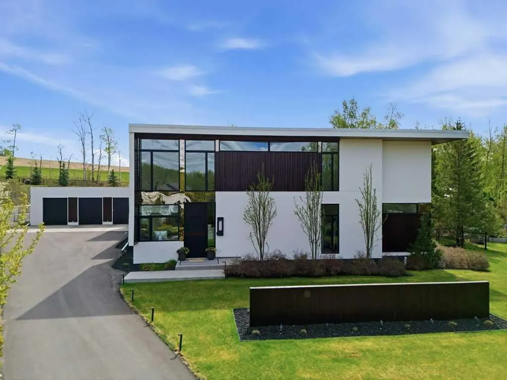 305 Jarvis Glen Court Jarvis Bay AB T4S 1R8