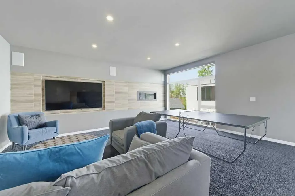 305 Jarvis Glen Court Jarvis Bay AB T4S 1R8