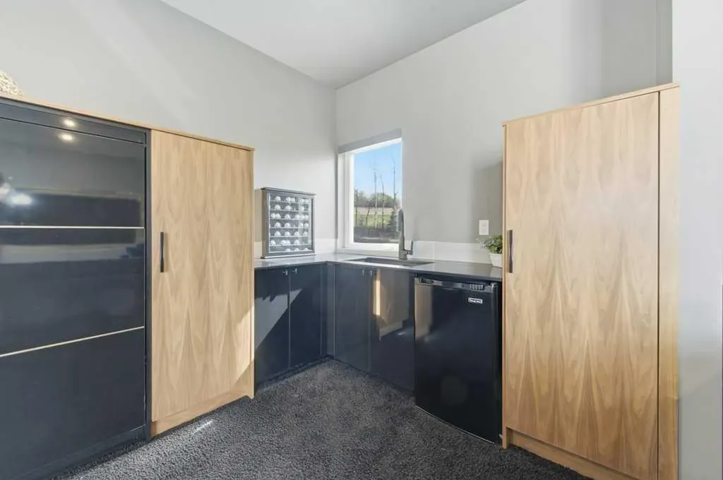 305 Jarvis Glen Court Jarvis Bay AB T4S 1R8