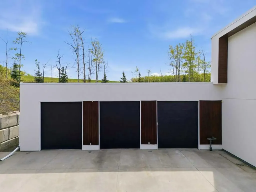 305 Jarvis Glen Court Jarvis Bay AB T4S 1R8