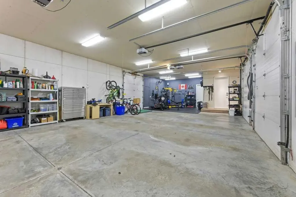 305 Jarvis Glen Court Jarvis Bay AB T4S 1R8