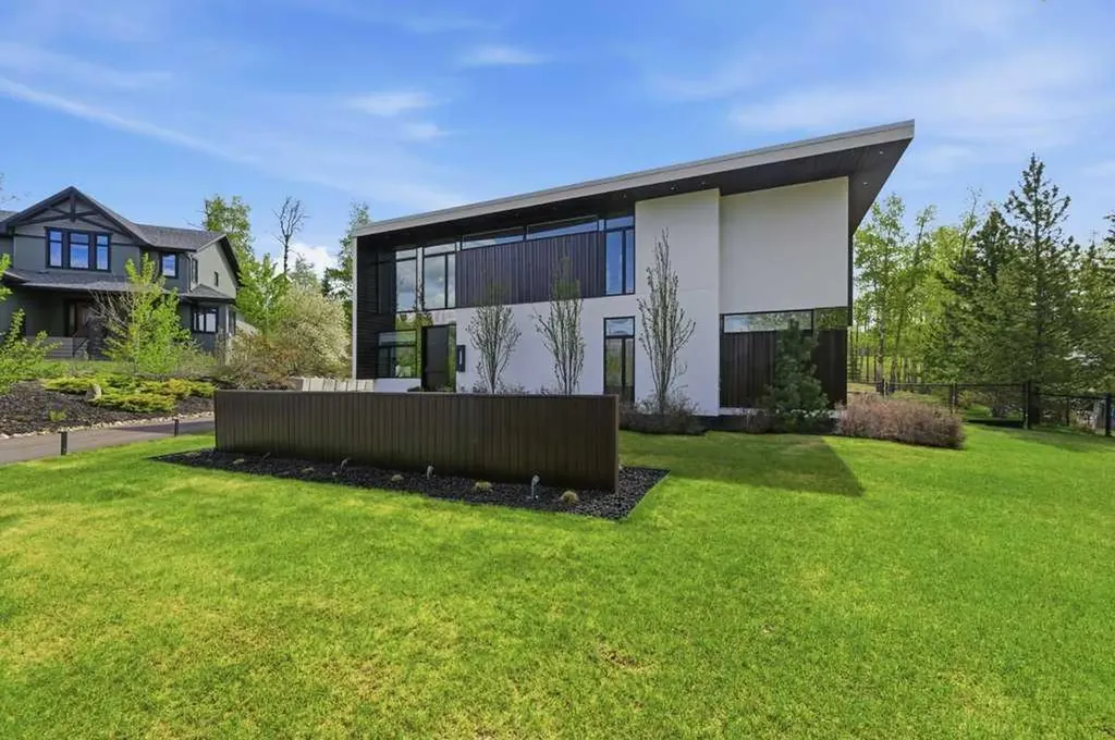 305 Jarvis Glen Court Jarvis Bay AB T4S 1R8