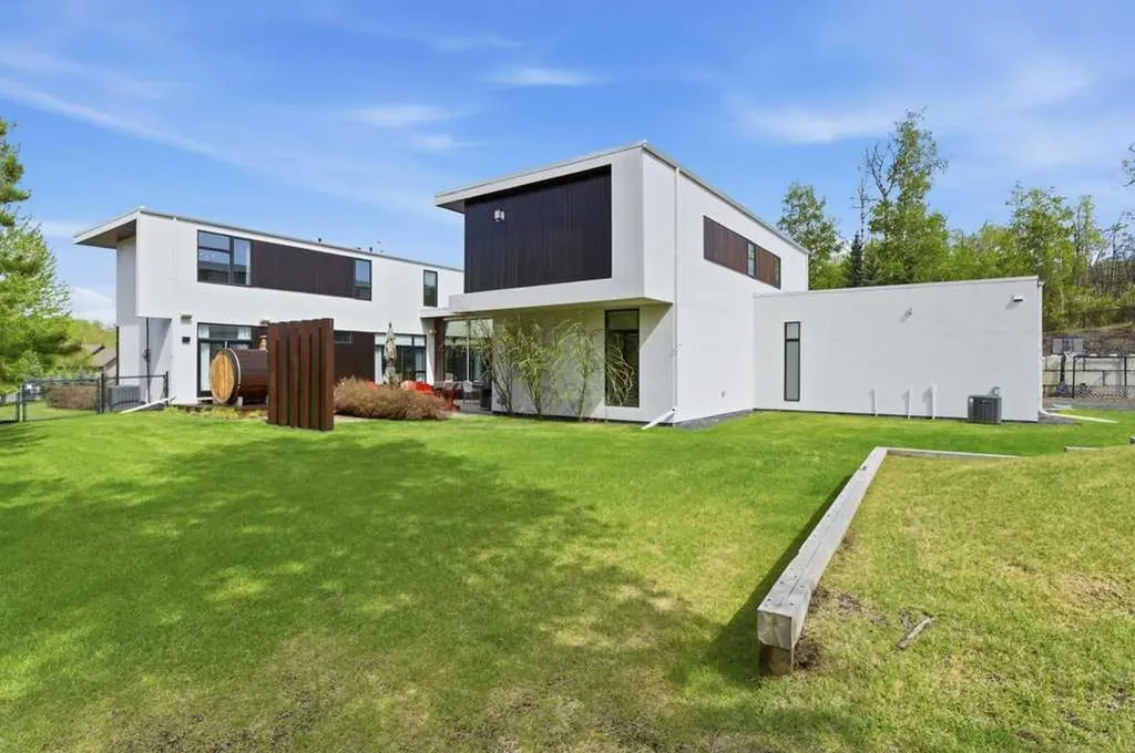 305 Jarvis Glen Court Jarvis Bay AB T4S 1R8