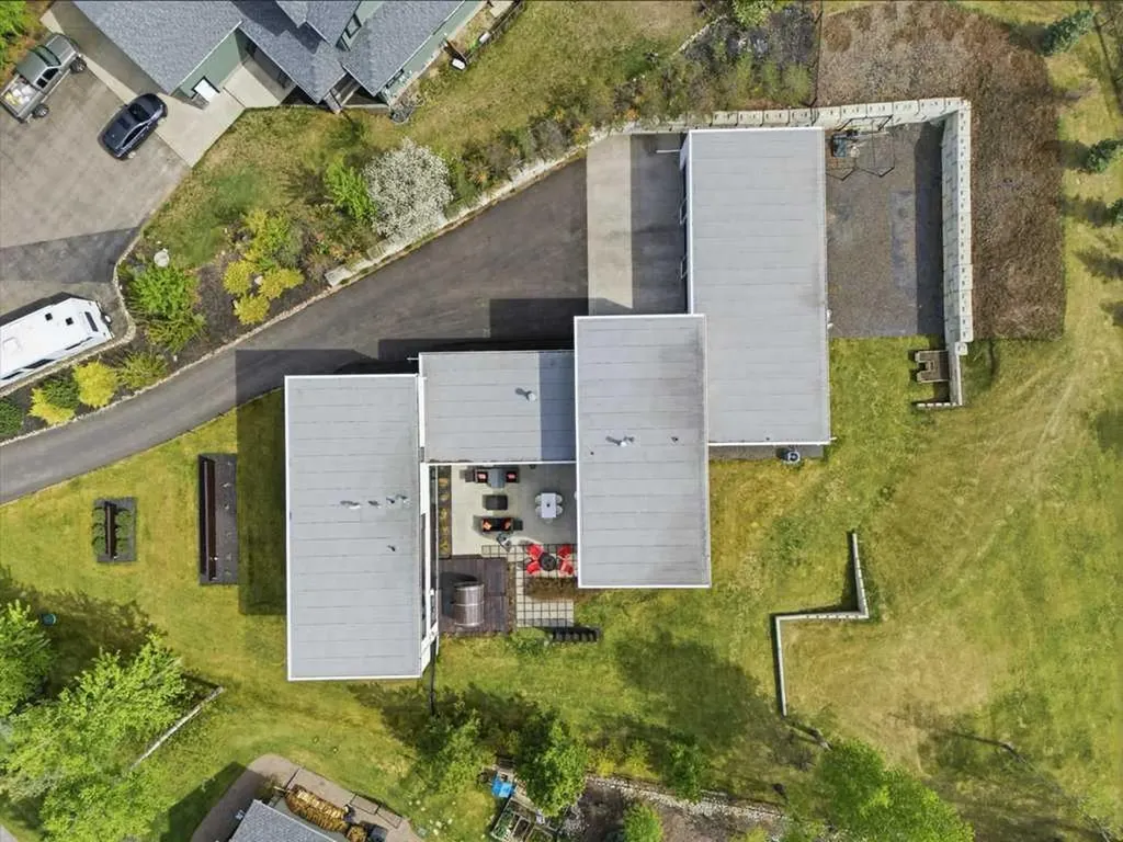 305 Jarvis Glen Court Jarvis Bay AB T4S 1R8