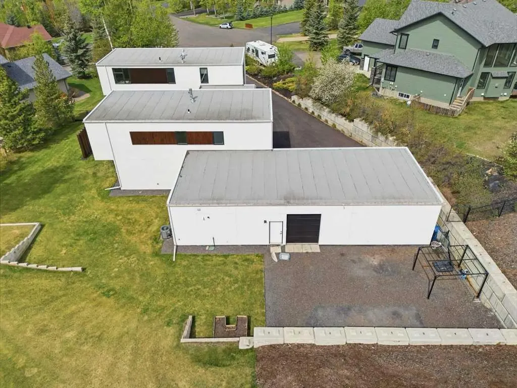305 Jarvis Glen Court Jarvis Bay AB T4S 1R8