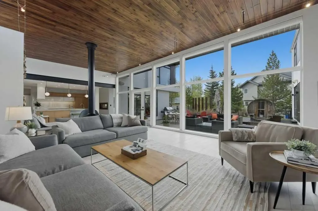 305 Jarvis Glen Court Jarvis Bay AB T4S 1R8