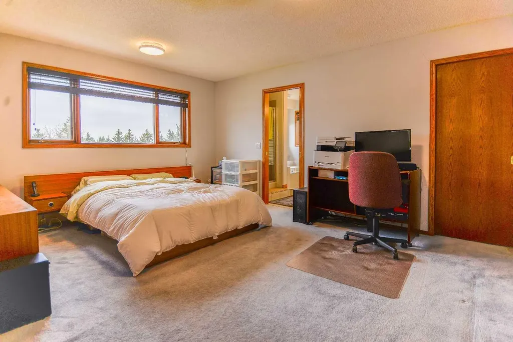 393 Hawktree Circle NW Calgary AB T3G 2X9