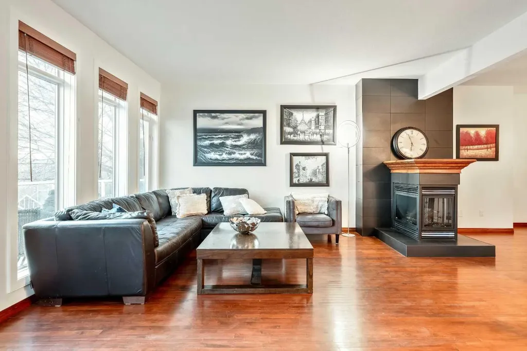 212 12a Street NE Calgary AB T2E 4R7