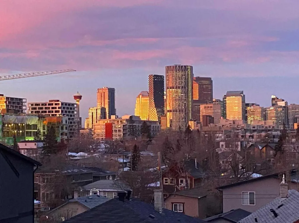 212 12a Street NE Calgary AB T2E 4R7