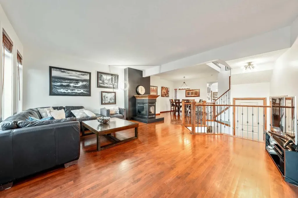 212 12a Street NE Calgary AB T2E 4R7