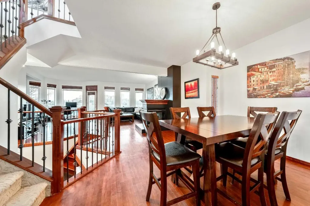 212 12a Street NE Calgary AB T2E 4R7