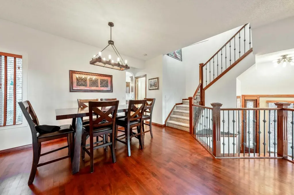 212 12a Street NE Calgary AB T2E 4R7