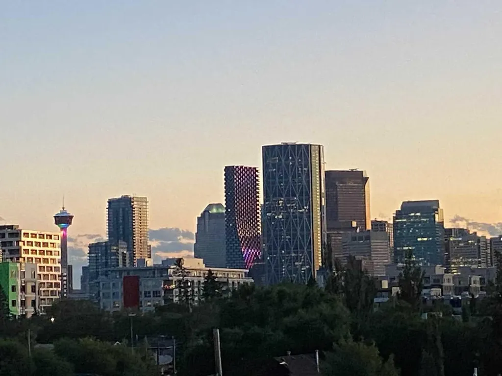212 12a Street NE Calgary AB T2E 4R7