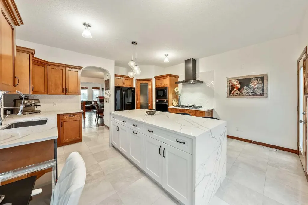 212 12a Street NE Calgary AB T2E 4R7