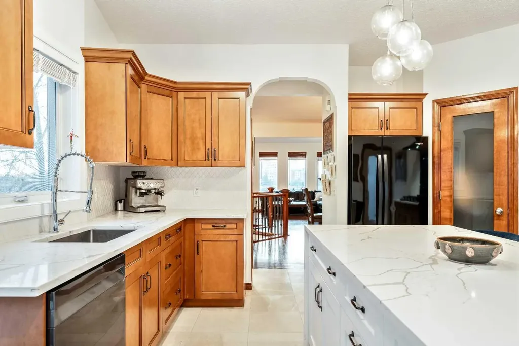 212 12a Street NE Calgary AB T2E 4R7