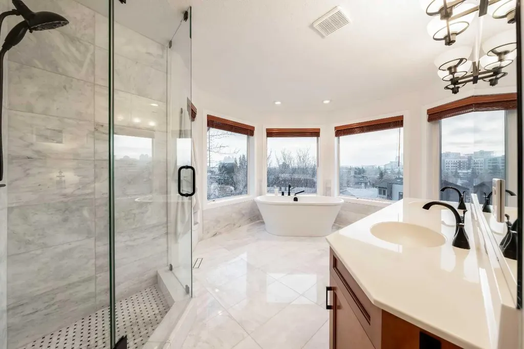 212 12a Street NE Calgary AB T2E 4R7