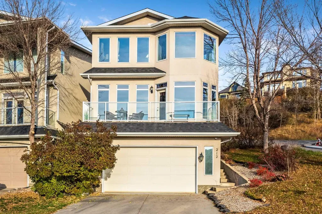 212 12a Street NE Calgary AB T2E 4R7