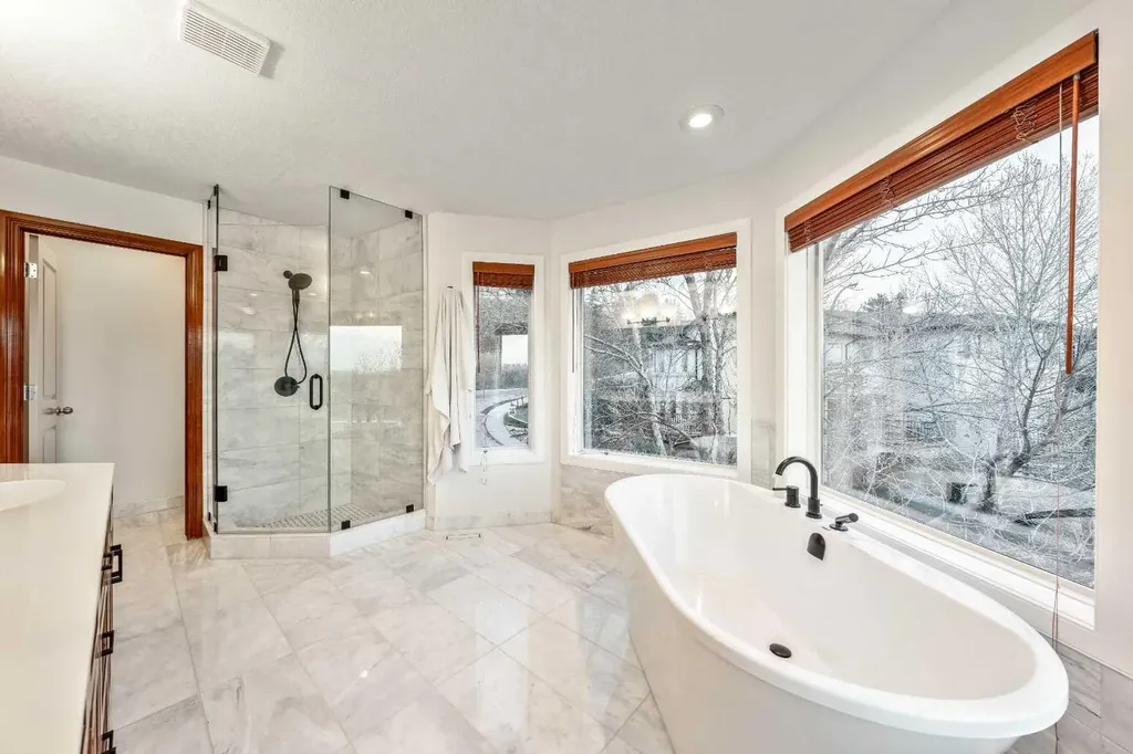 212 12a Street NE Calgary AB T2E 4R7