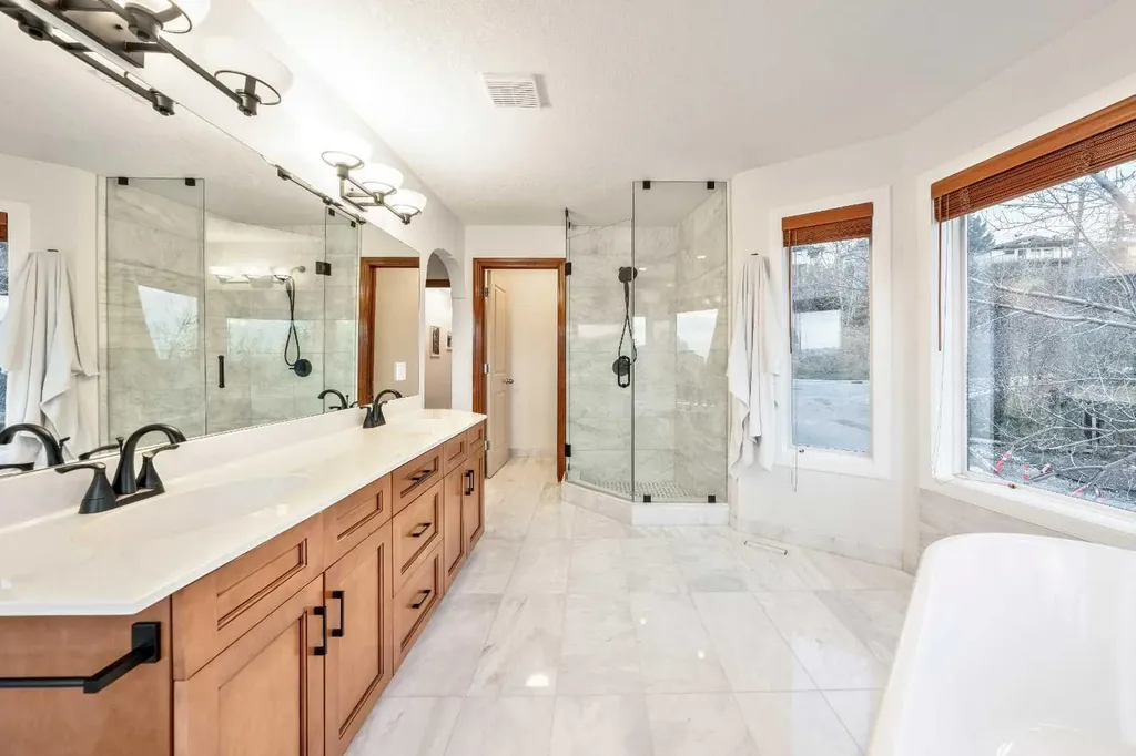 212 12a Street NE Calgary AB T2E 4R7