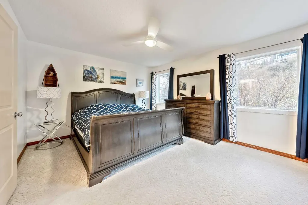 212 12a Street NE Calgary AB T2E 4R7