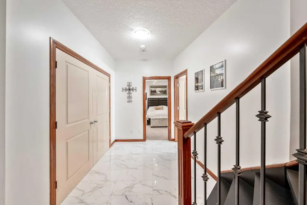 212 12a Street NE Calgary AB T2E 4R7