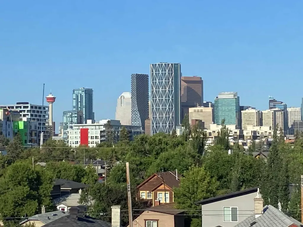 212 12a Street NE Calgary AB T2E 4R7