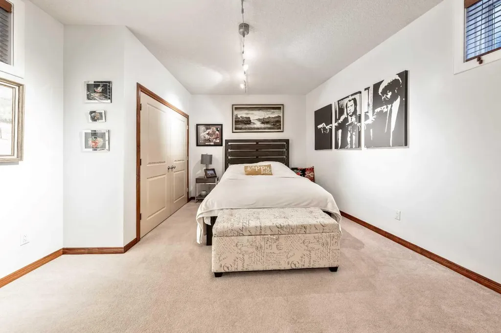212 12a Street NE Calgary AB T2E 4R7