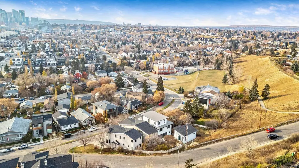 212 12a Street NE Calgary AB T2E 4R7