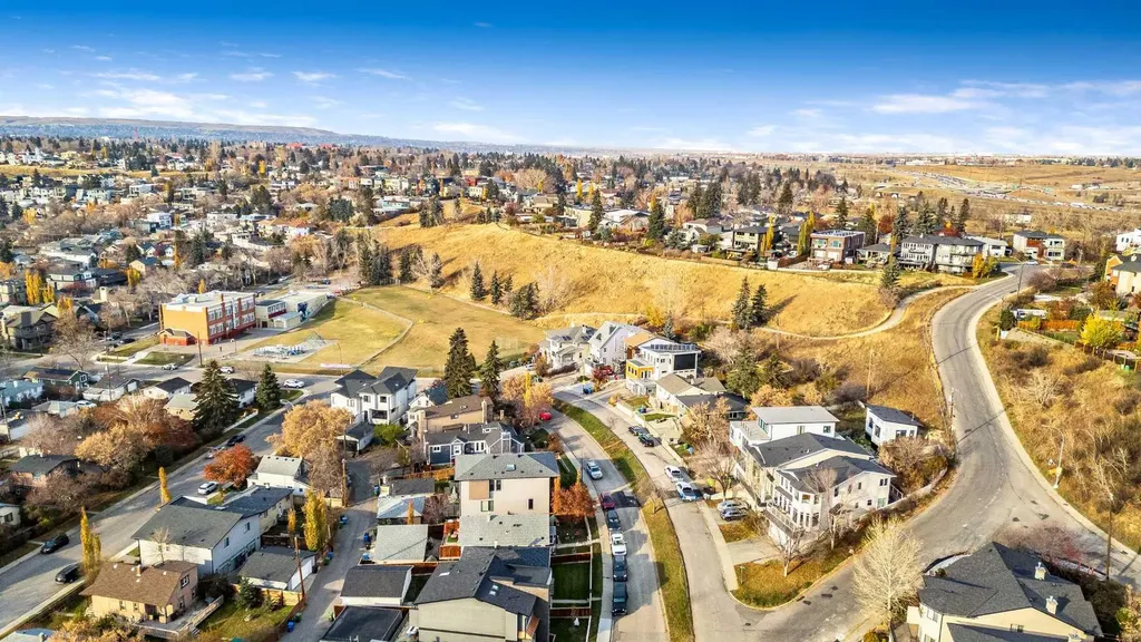 212 12a Street NE Calgary AB T2E 4R7