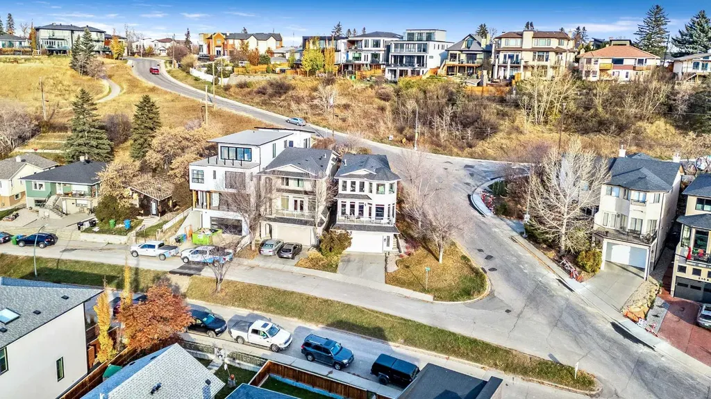 212 12a Street NE Calgary AB T2E 4R7