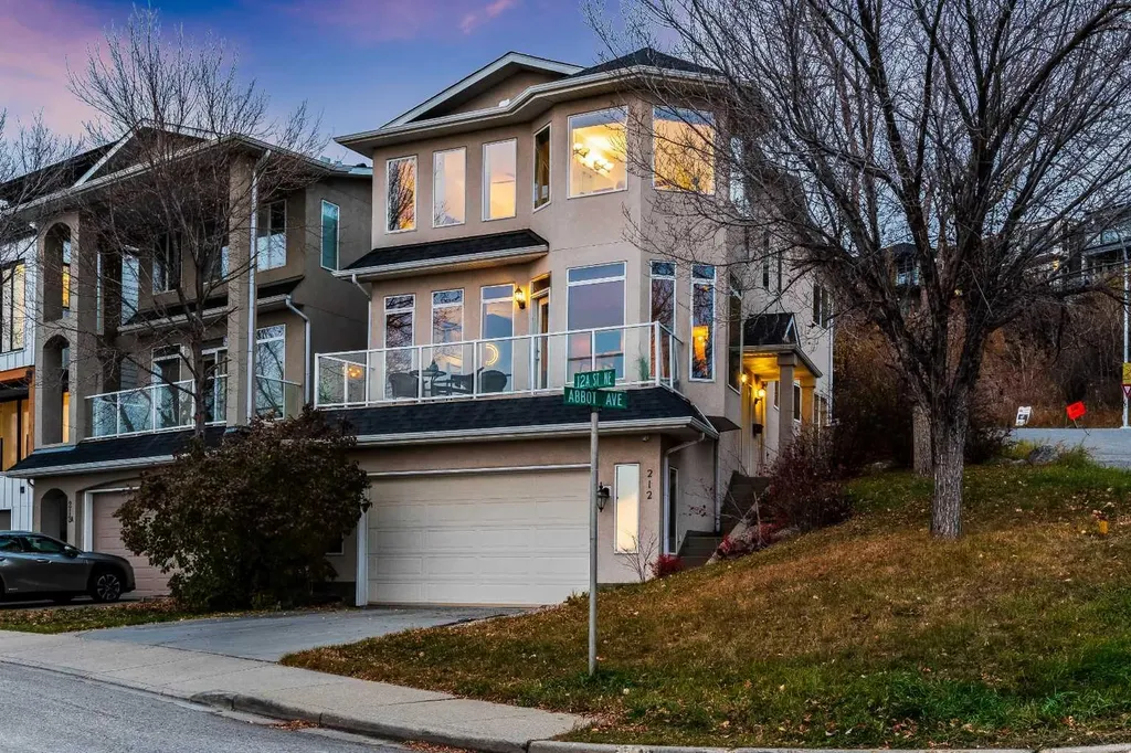 212 12a Street NE Calgary AB T2E 4R7