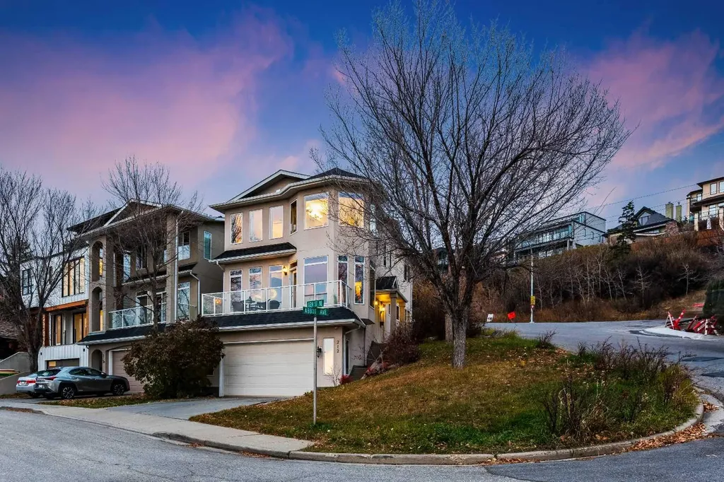 212 12a Street NE Calgary AB T2E 4R7