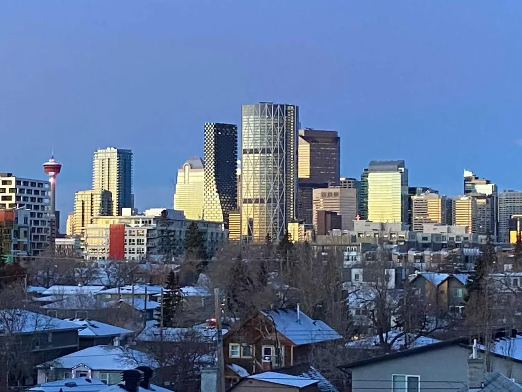 212 12a Street NE Calgary AB T2E 4R7