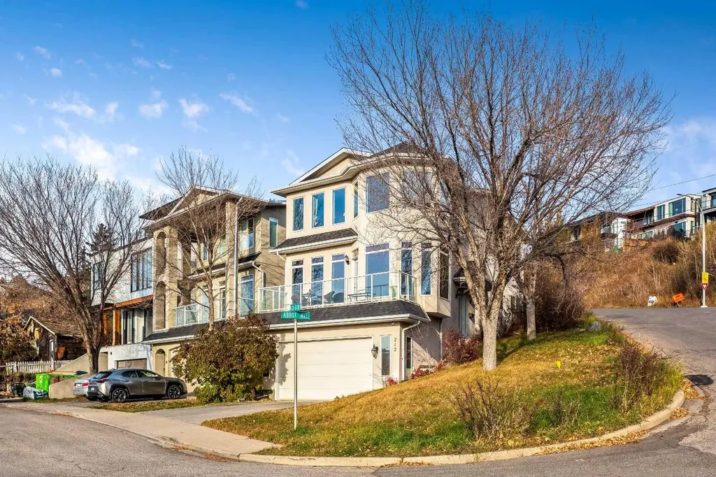 212 12a Street NE Calgary AB T2E 4R7