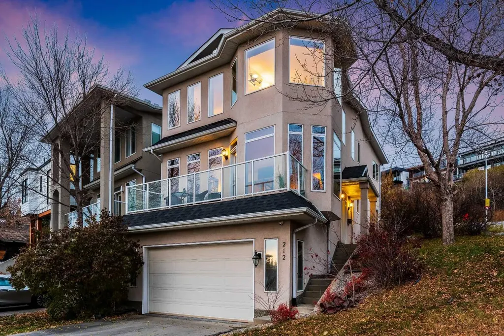 212 12a Street NE Calgary AB T2E 4R7