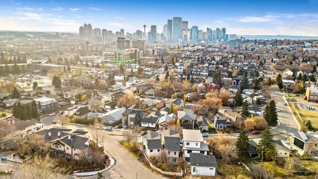 212 12a Street NE Calgary AB T2E 4R7