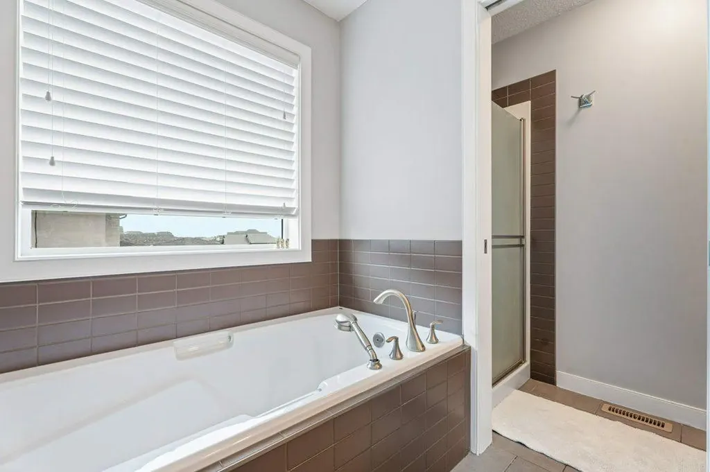 597 Muirfield Crescent Lyalta AB T0J 1Y1