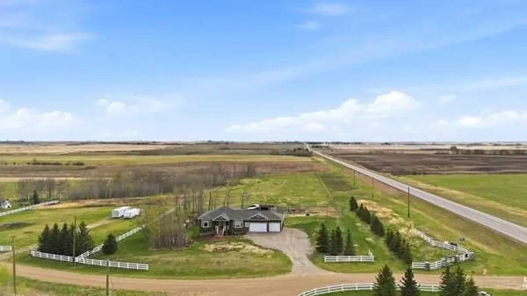 Twp 264056 Highway 27 Rural Kneehill County AB T0M 2B0