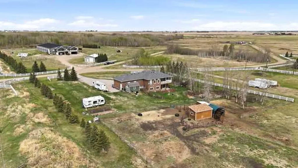 Twp 264056 Highway 27 Rural Kneehill County AB T0M 2B0